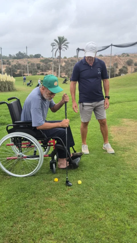 Imagen de la noticia: CAPACES y el Club Amigos del Golf celebran un clinic de golf inclusivo
