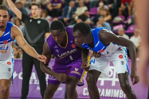 Imagen de la noticia: El Melilla Ciudad del Deporte gana en Valladolid en su debut liguero (59-70)