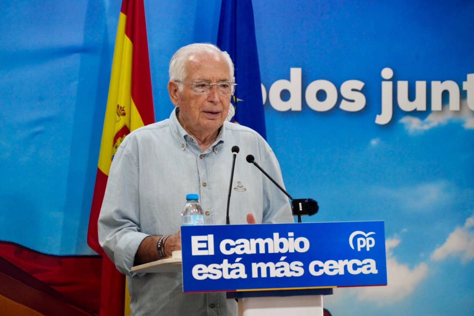 Imagen de la noticia: Imbroda celebra el adelanto electoral y augura un vuelco con el PP