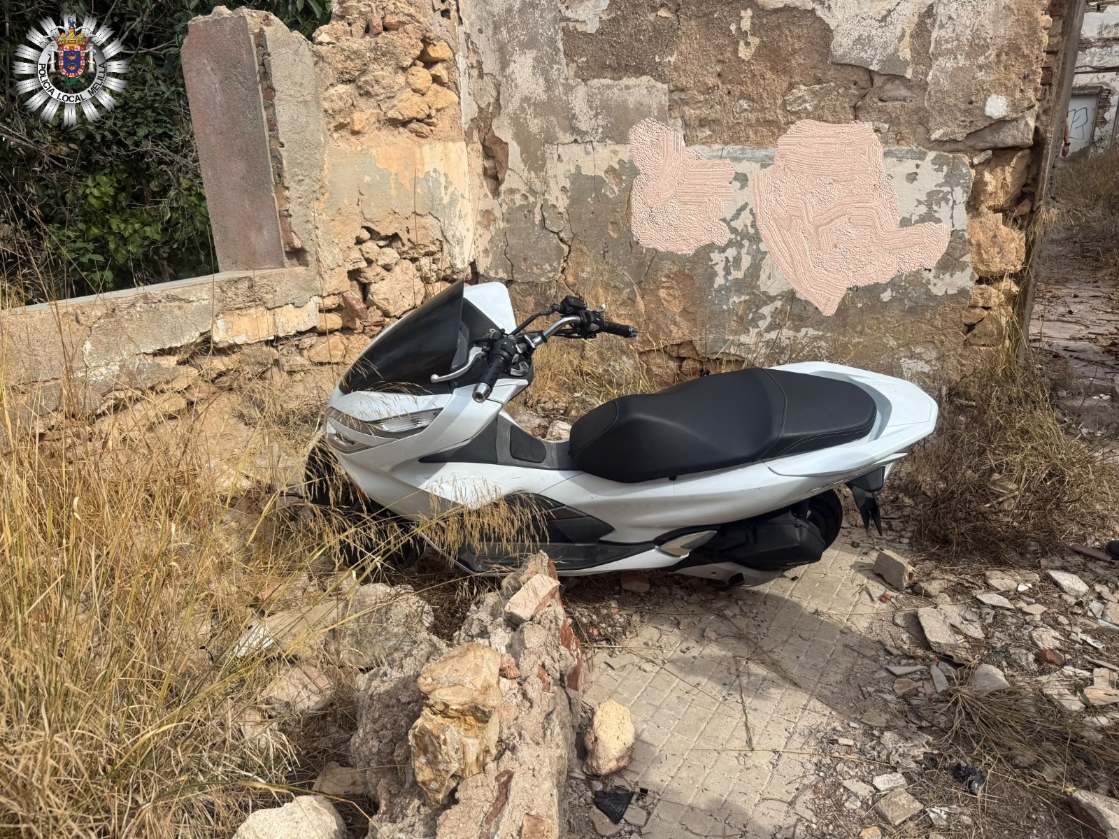 Imagen de la noticia: La Policía Local recupera una motocicleta robada en la Pista de Carros y detiene a uno de los autores