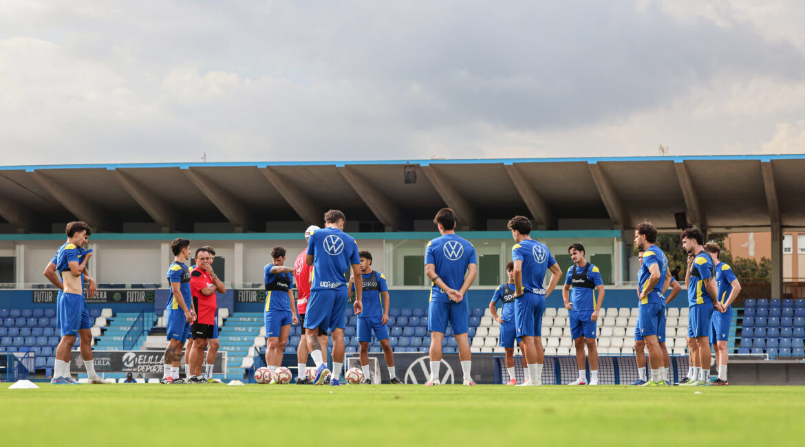 Imagen de la noticia: La UD Melilla vuelve a entrenar y prepara el partido del domingo ante la UD San Pedro