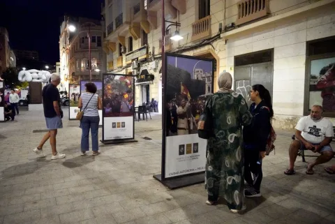 Imagen de la noticia: Melilla instala una exposición sobre la Casa Real en la calle Cándido Lobera