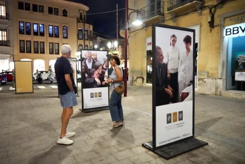 Imagen de la noticia: Melilla instala una exposición sobre la Casa Real en la calle Cándido Lobera