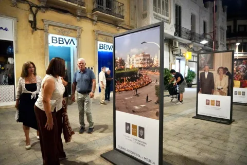Imagen de la noticia: Melilla instala una exposición sobre la Casa Real en la calle Cándido Lobera