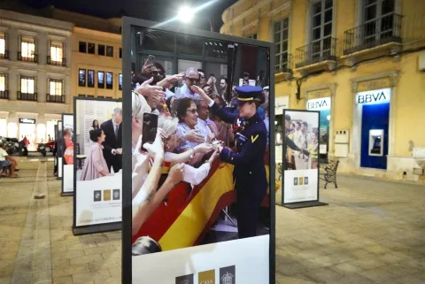 Imagen de la noticia: Melilla instala una exposición sobre la Casa Real en la calle Cándido Lobera