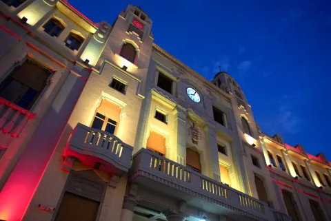 Imagen de la noticia: El Palacio de la Asamblea se ilumina con los colores de España por el 12 de octubre