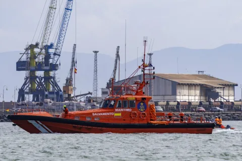 Imagen de la noticia: Salvamento Marítimo simula este sábado un rescate en la bahía de Melilla