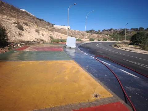Imagen de la noticia: Medio Ambiente concluye una campaña de limpieza en cuatro zonas de Melilla
