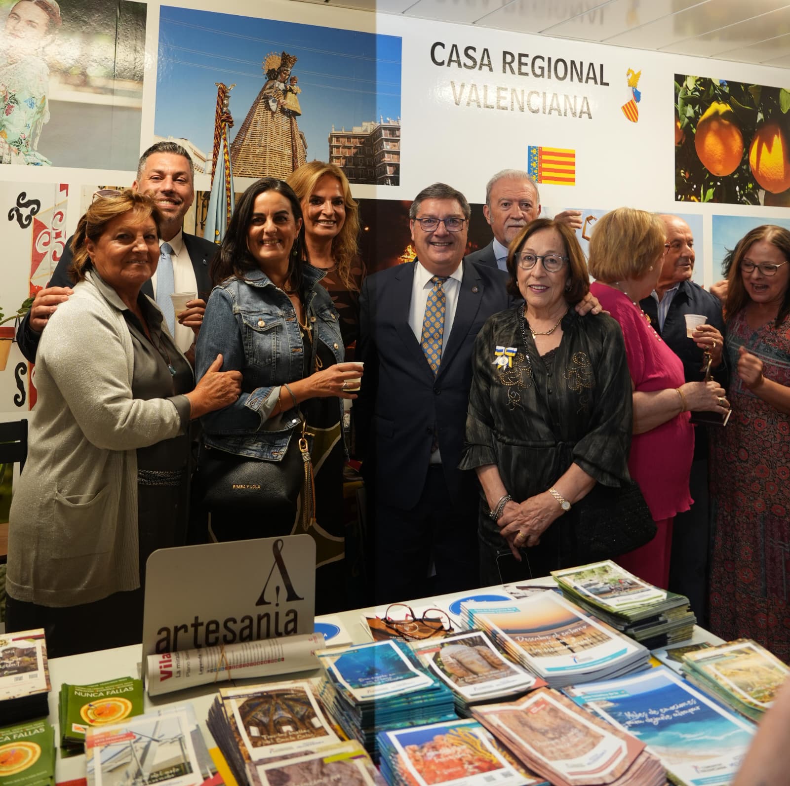 Imagen de la noticia: Francisco Díaz recibe el Giraldillo de Honor en el Encuentro de Casas Regionales de Sevilla