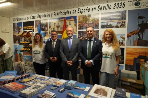Imagen de la noticia: Francisco Díaz recibe el Giraldillo de Honor en el Encuentro de Casas Regionales de Sevilla