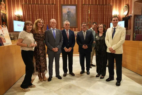 Imagen de la noticia: Francisco Díaz recibe el Giraldillo de Honor en el Encuentro de Casas Regionales de Sevilla