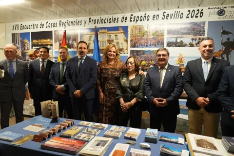 Imagen de la noticia: Francisco Díaz recibe el Giraldillo de Honor en el Encuentro de Casas Regionales de Sevilla