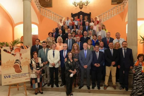 Imagen de la noticia: Francisco Díaz recibe el Giraldillo de Honor en el Encuentro de Casas Regionales de Sevilla