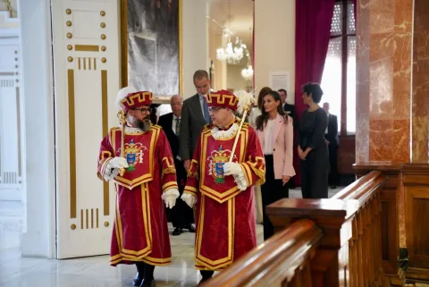Imagen de la noticia: Imbroda entrega las Llaves de la Ciudad a los Reyes: «Melilla no es de España, es España»