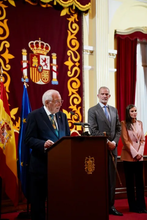 Imagen de la noticia: Imbroda entrega las Llaves de la Ciudad a los Reyes: «Melilla no es de España, es España»