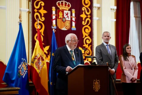 Imagen de la noticia: Imbroda entrega las Llaves de la Ciudad a los Reyes: «Melilla no es de España, es España»