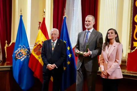 Imagen de la noticia: Imbroda entrega las Llaves de la Ciudad a los Reyes: «Melilla no es de España, es España»