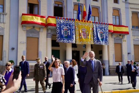 Imagen de la noticia: Imbroda entrega las Llaves de la Ciudad a los Reyes: «Melilla no es de España, es España»