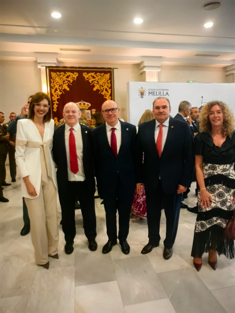 Imagen de la noticia: El decano de Ciencias de la Salud de Melilla acude a la recepción a los Reyes
