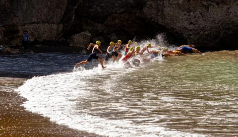 Imagen de la noticia: Seis triatletas españoles pelearán por las medallas este sábado en la Ensenada de los Galápagos
