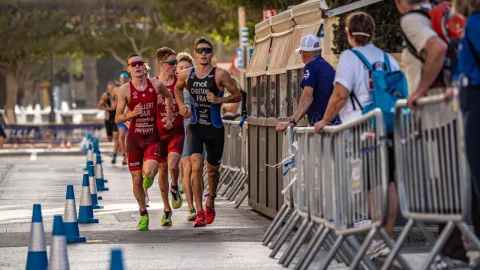 Imagen de la noticia: Seis triatletas españoles pelearán por las medallas este sábado en la Ensenada de los Galápagos
