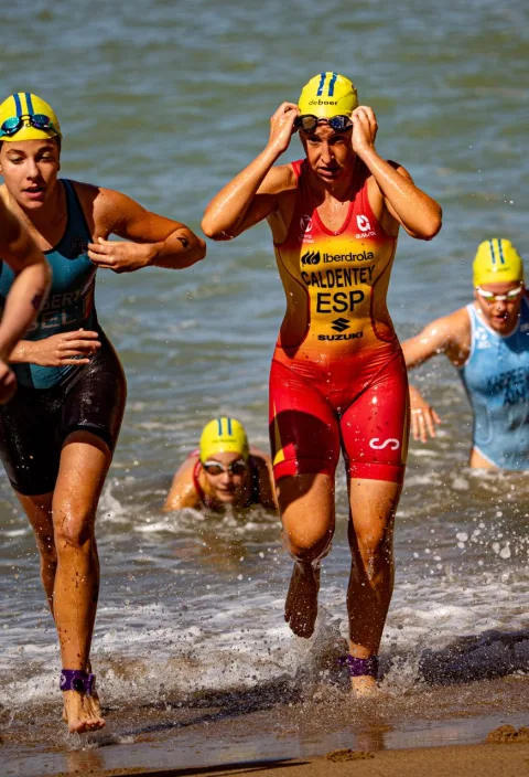 Imagen de la noticia: Seis triatletas españoles pelearán por las medallas este sábado en la Ensenada de los Galápagos