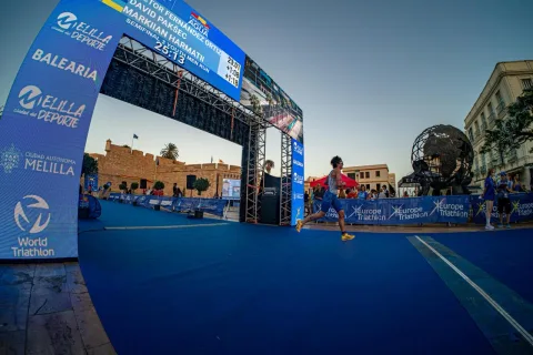 Imagen de la noticia: Seis triatletas españoles pelearán por las medallas este sábado en la Ensenada de los Galápagos