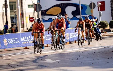 Imagen de la noticia: Seis triatletas españoles pelearán por las medallas este sábado en la Ensenada de los Galápagos