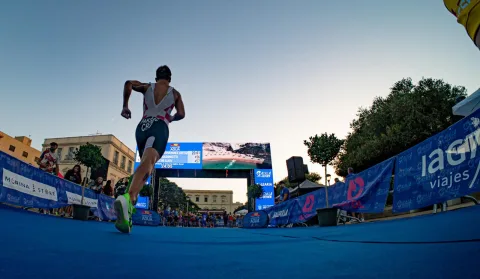 Imagen de la noticia: Seis triatletas españoles pelearán por las medallas este sábado en la Ensenada de los Galápagos