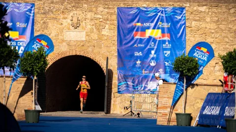 Imagen de la noticia: Seis triatletas españoles pelearán por las medallas este sábado en la Ensenada de los Galápagos