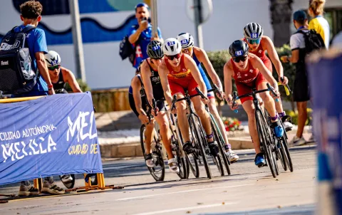 Imagen de la noticia: Seis triatletas españoles pelearán por las medallas este sábado en la Ensenada de los Galápagos