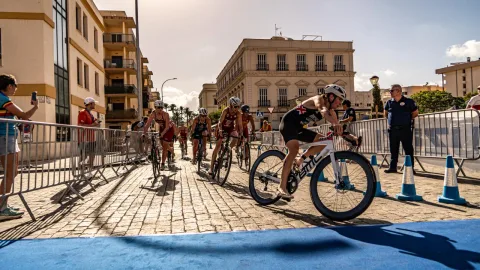 Imagen de la noticia: Seis triatletas españoles pelearán por las medallas este sábado en la Ensenada de los Galápagos