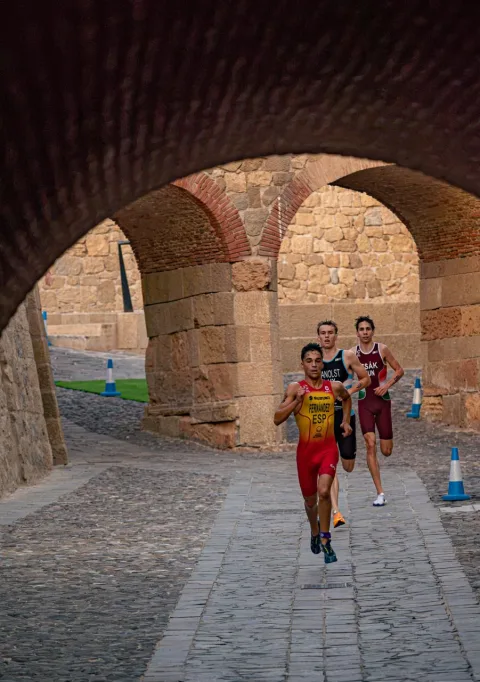 Imagen de la noticia: Seis triatletas españoles pelearán por las medallas este sábado en la Ensenada de los Galápagos