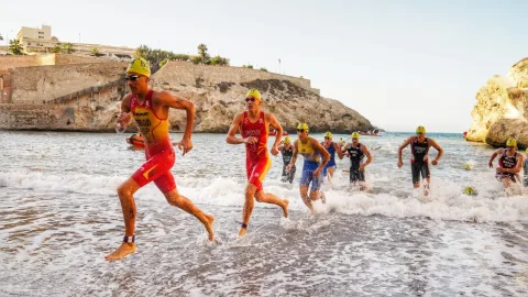 Imagen de la noticia: Seis triatletas españoles pelearán por las medallas este sábado en la Ensenada de los Galápagos
