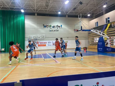 Imagen de la noticia: El Enrique Soler remonta en Torre del Mar y gana 67-79 con 18 puntos de El Otmani