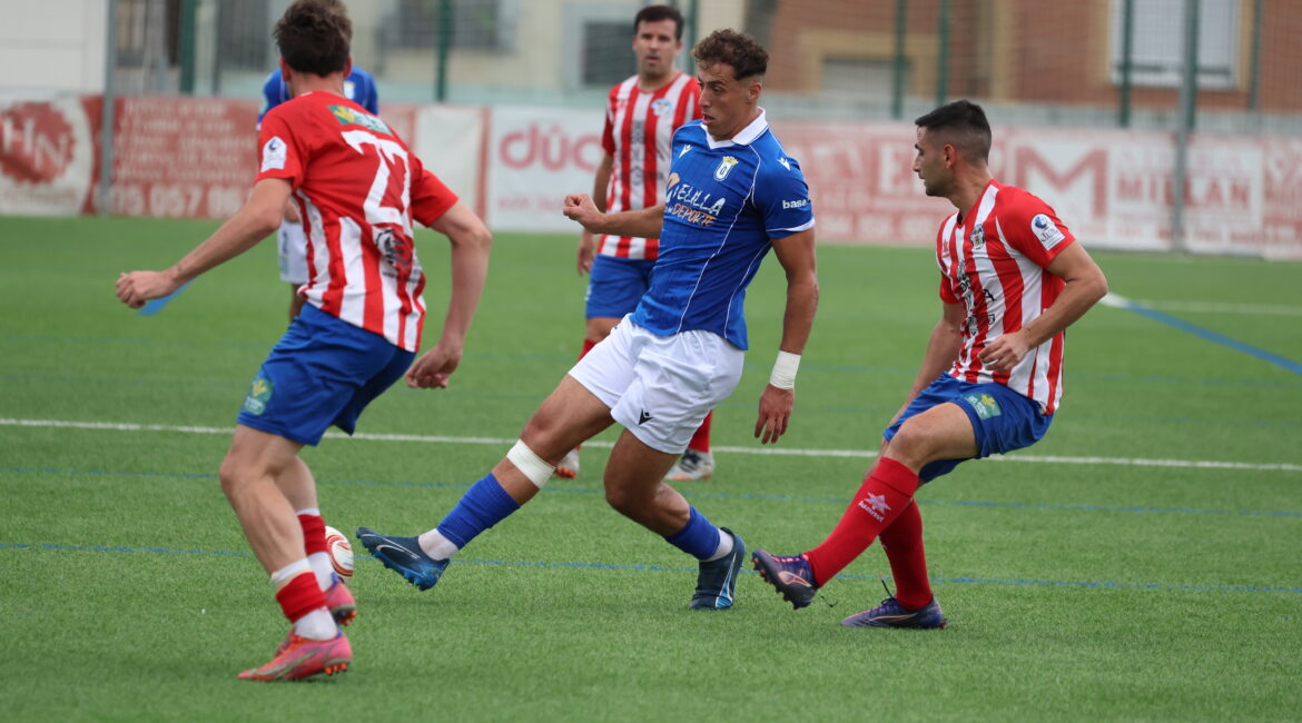 Imagen de la noticia: La UD Melilla pierde en Porcuna su primer partido de la temporada pero sigue líder