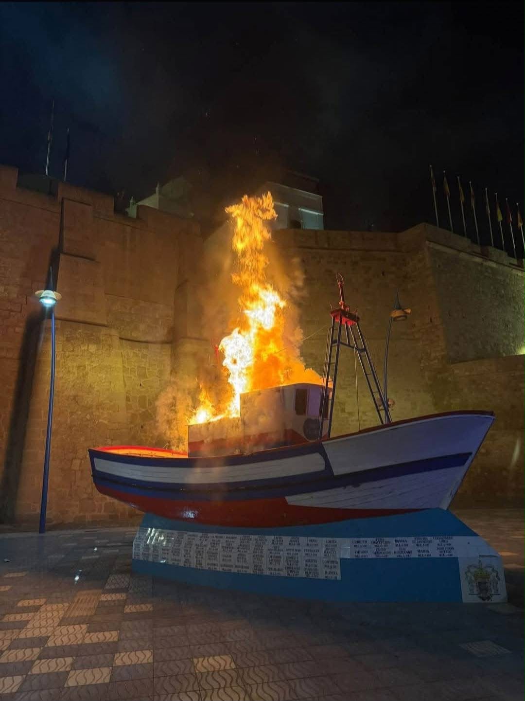 Imagen de la noticia: Somos Melilla exige cámaras, patrullas y sanciones tras una semana de incendios y pedradas