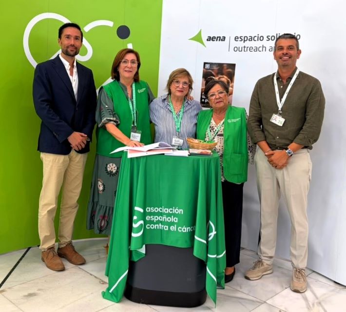 Imagen de la noticia: La AECC informa en el Aeropuerto de Melilla sobre la prevención del cáncer de mama