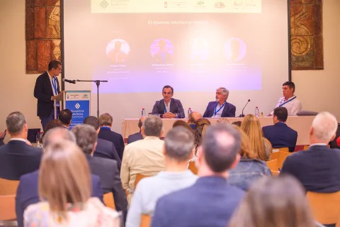 Imagen de la noticia: Expertos en gestión portuaria debaten en Melilla cómo convertirla en destino náutico