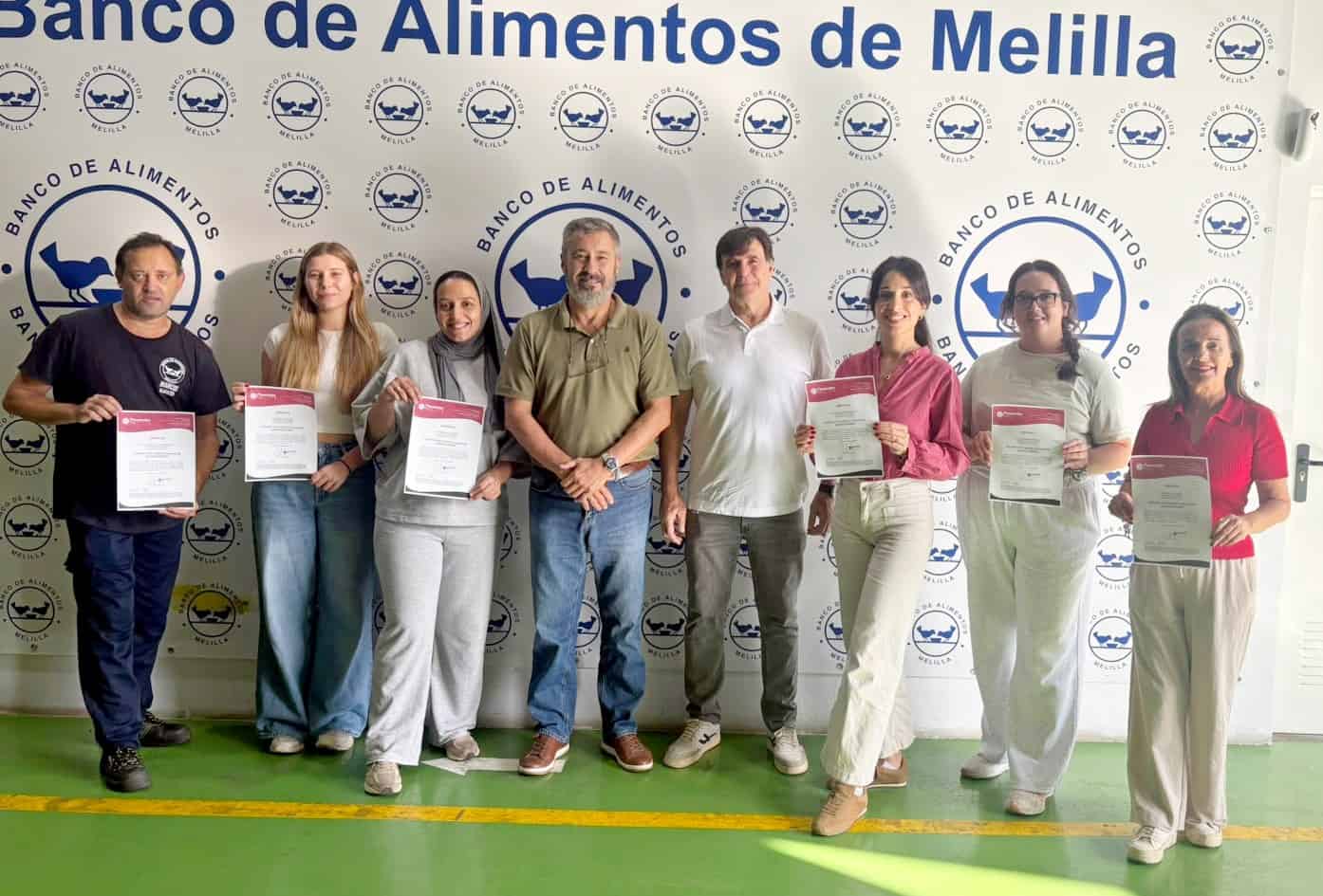 Imagen de la noticia: El Banco de Alimentos de Melilla instala un desfibrilador y forma a su personal y voluntariado