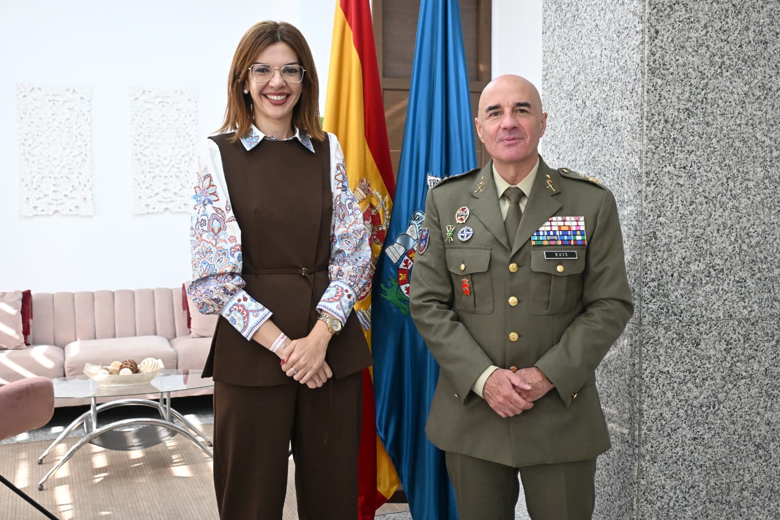 Imagen de la noticia: La Delegada del Gobierno recibe al nuevo Comandante General de Melilla