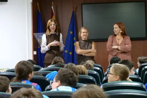 Imagen de la noticia: Arranca en Melilla 'Operación Democracia' para 1.400 alumnos de ESO
