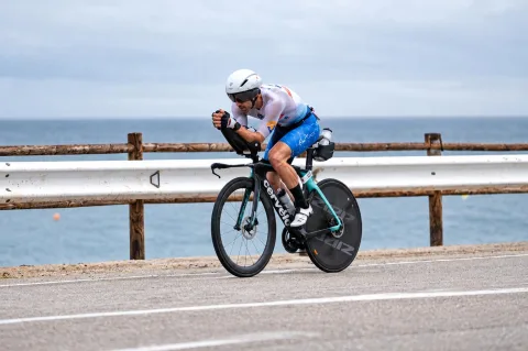 Imagen de la noticia: Luismi Narváez gana su categoría en el Ironman 70.3 de Málaga