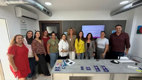 Imagen de la noticia: Una charla en Melilla da a conocer los recursos de apoyo a víctimas de violencia sexual