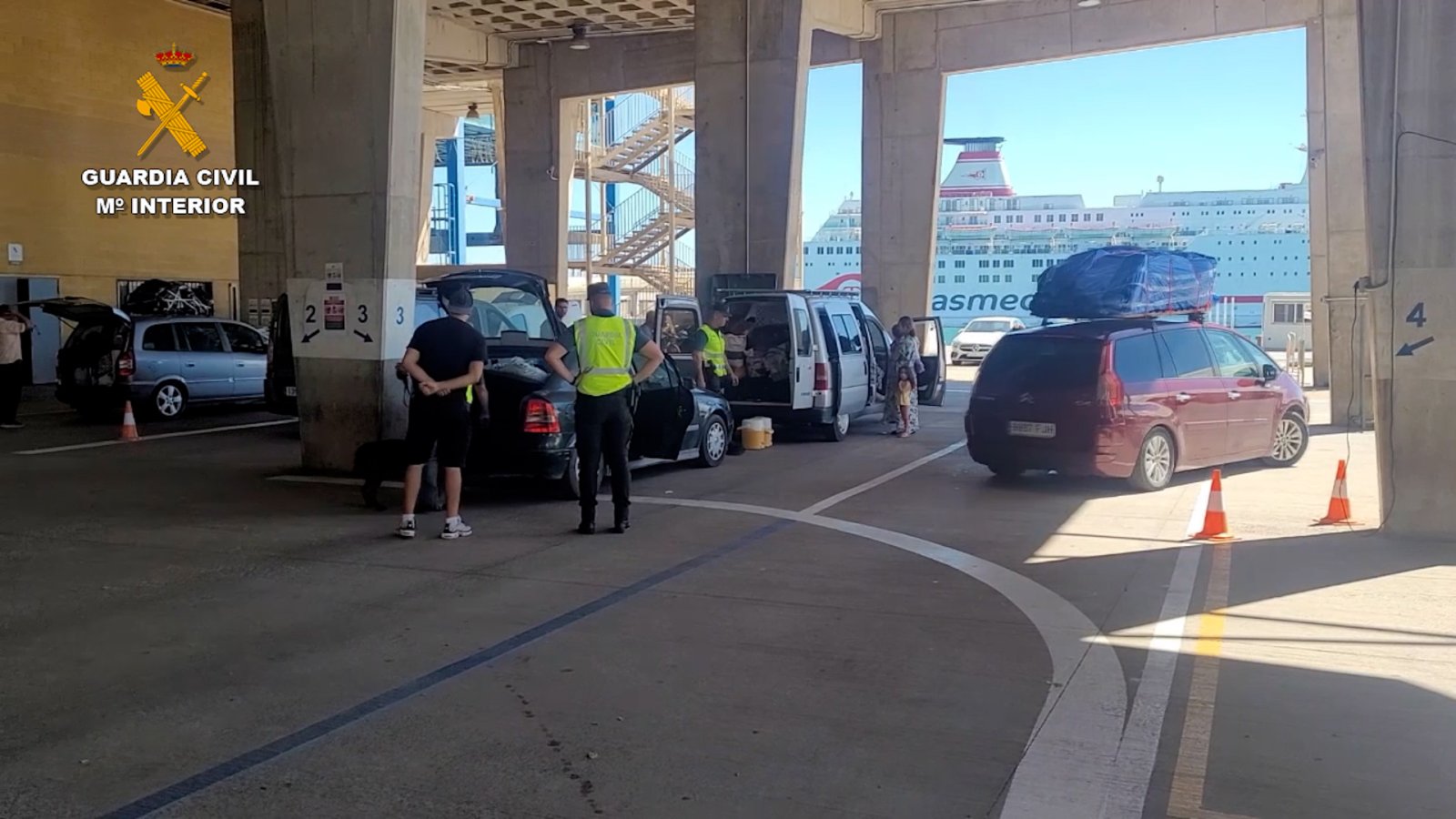 Imagen de la noticia: La Guardia Civil incauta 25 kilos de hachís en el Puerto de Melilla
