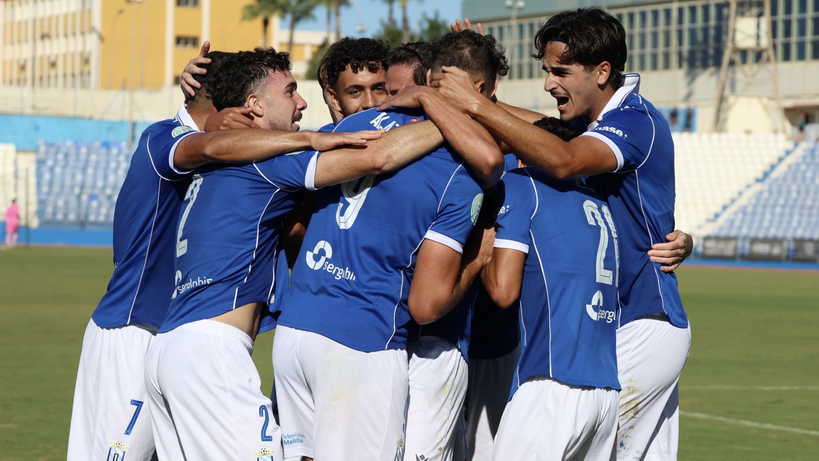 Imagen de la noticia: La UD Melilla vuelve a ganar y sigue líder una jornada más