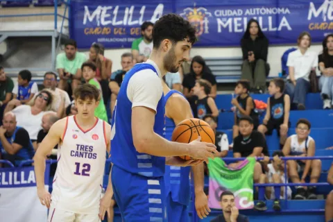 Imagen de la noticia: El Melilla Ciudad del Deporte sigue líder tras ganar al Tres Cantos (81-64)