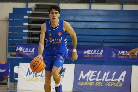 Imagen de la noticia: El Melilla Ciudad del Deporte sigue líder tras ganar al Tres Cantos (81-64)